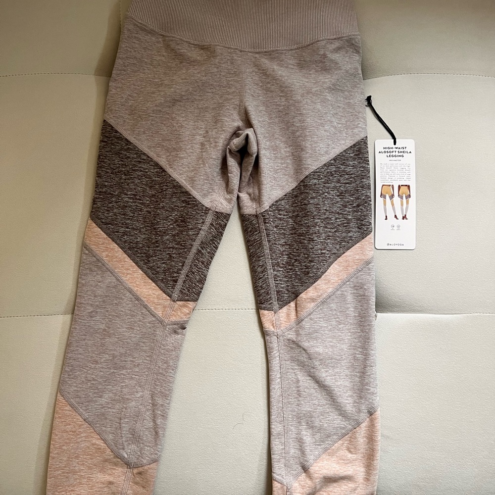 ALO SET! AloSoft Sheila Leggings & lavish bra
